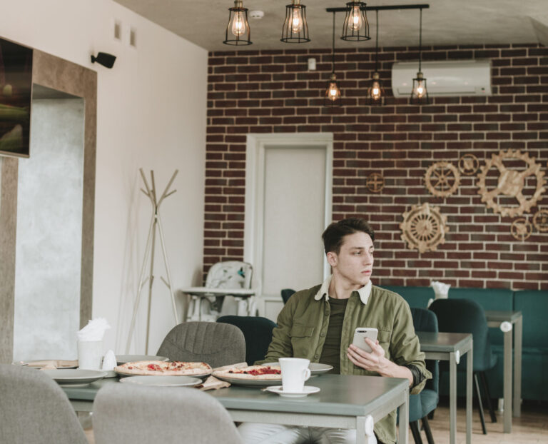 Split systems allow you to cool specific areas, offering flexibility and cost-effectiveness. They’re perfect for small offices, retail stores, and cafes.